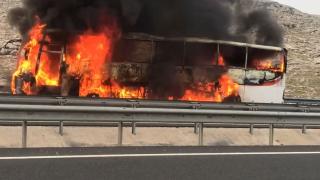 Seyir halinde alev alan yolcu otobüsü küle döndü