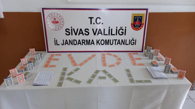 Sivasta çiftlik evinde kumar oynayan 11 kişiye 48 bin 950 lira ceza