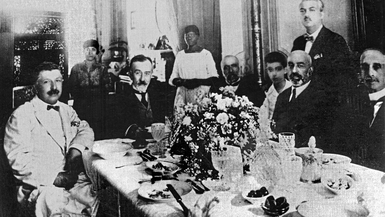 Türk milletinin marşı yazılıyor