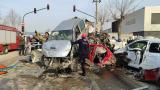 Freni boşalan tır 15-20 aracı ezdi: Yaralılar var