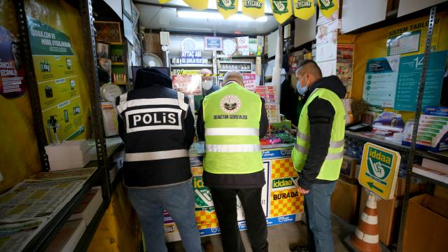 Çok yüksek riskli illerden Edirnenin Keşan ilçesinde denetimler aralıksız sürüyor