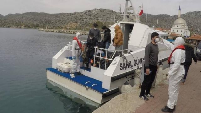 Tekirdağda 5 kişilik araçta 15 sığınmacı yakalandı