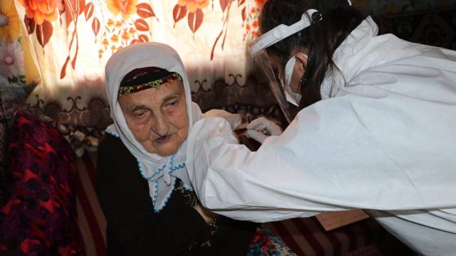 2. doz aşısı yapılan kadın: 90 yaşındayım, ölsün demediler