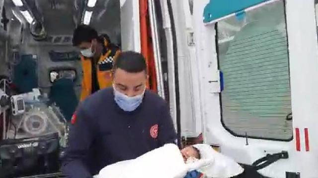 Kalp yetmezliği olan bebek hava ambulansıyla İstanbula nakledildi