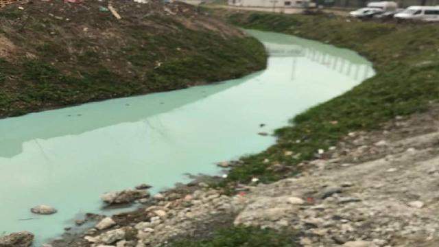 Arnavutköyde sürekli rengi değişen dere için inceleme başlatıldı