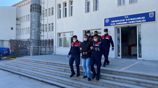 Hatayda 304 litre sahte içki ile 230 paket kaçak sigara ele geçirildi