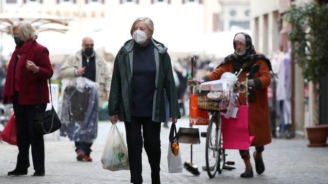 İtalyada aktif vaka sayısı 100 binin altına geriledi