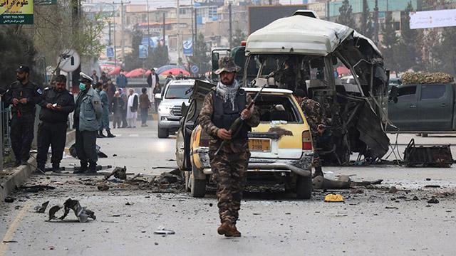 Kabilde personel taşıyan araca bombalı saldırı: 15 yaralı