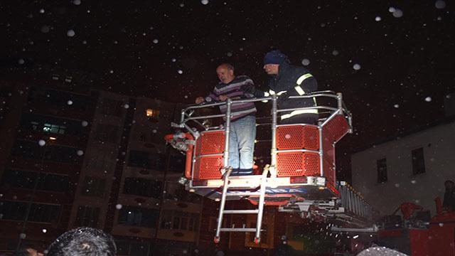 Karsta bina yangını: 41 kişi hastaneye kaldırıldı