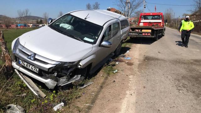 Bartında pikap ile otomobil çarpıştı: 1 ölü, 2 yaralı