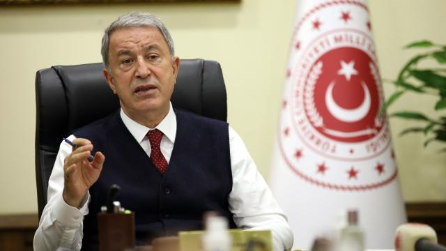 Bakan Akar, Azerbaycanlı mevkidaşı Hasanov ile görüştü