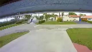 ABD'de uçak, otomobilin üstüne düştü: 2 ölü, 2 yaralı