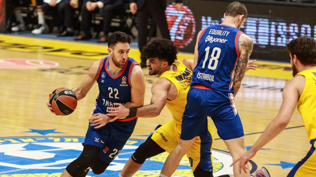 Anadolu Efes İsrailde kazandı