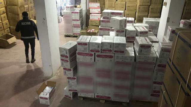 Antalyada 977 bin gümrük kaçağı cerrahi eldiven ele geçirildi
