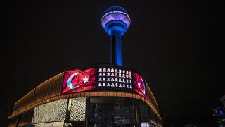 Atakule şehit aileleri için aydınlatıldı