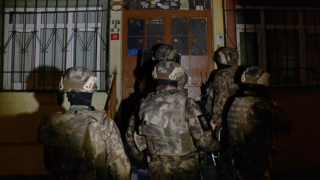 İstanbulda zehir tacirlerine operasyon: 40 gözaltı