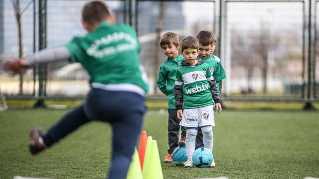 Bursaspor genç yetenekleri futbola kazandırıyor