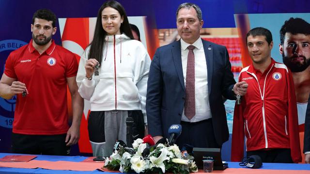 Dünya şampiyonları evlerine kavuştu