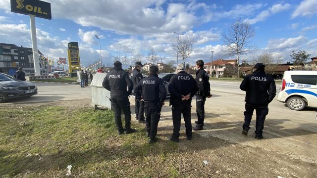 Düzcede polisin dur ihtarına uymayan 6 şüpheli kovalamaca sonucu yakalandı