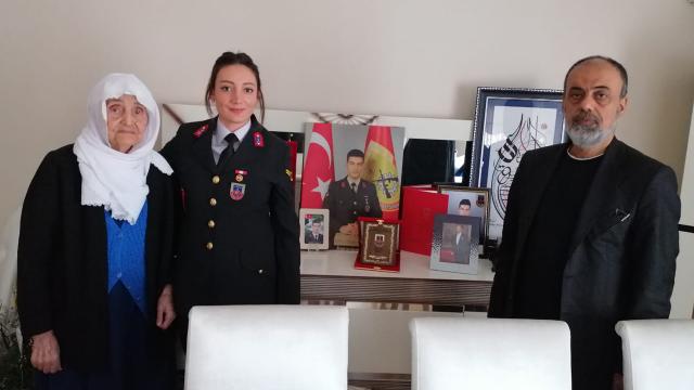 Jandarmadan Gara şehidi Astsubay Semih Özbeyin babasına ziyaret