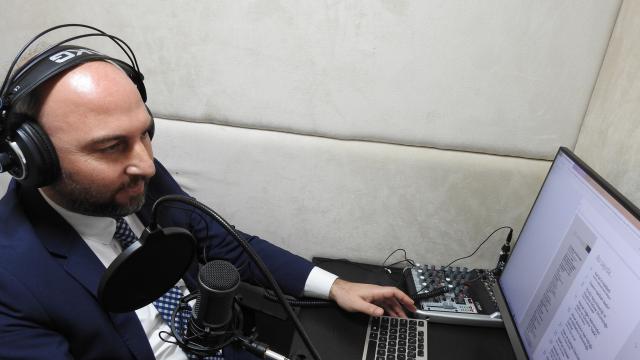 İstanbul Müftülüğünün sesli kütüphanesinde seslendirme yapacak personeller için kurs açıldı