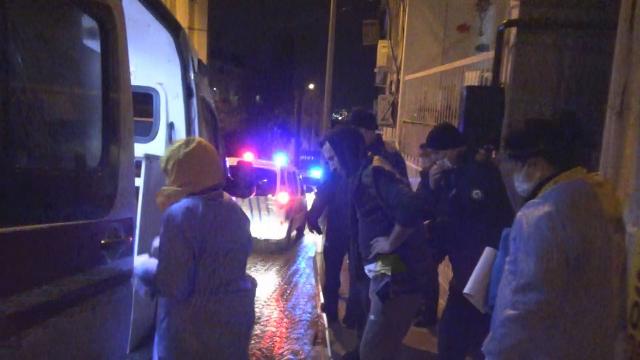 Hırsız girdiği evin sahibini bıçakladı