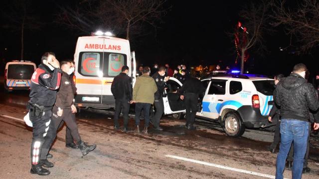 Dur ihtarına uymayıp, polis aracına çarptı: 1 polis yaralı