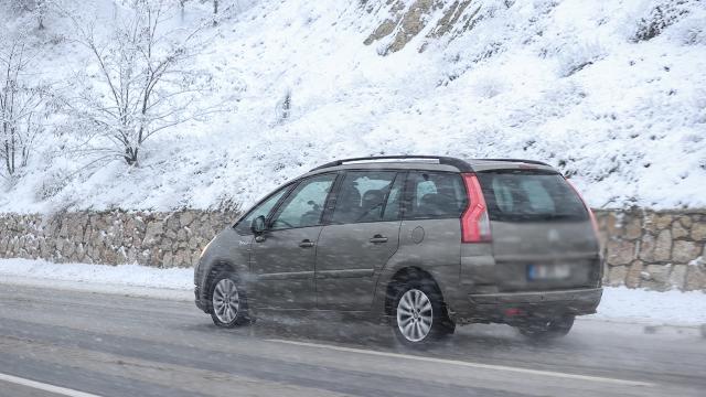 Doğu Anadoluda karla karışık yağmur ve kar etkisini sürdürüyor