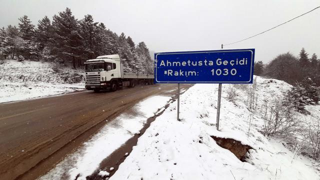 Karabükün yüksek kesimlerine kar yağdı