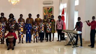 Benin'de ünlü çocuk grubu İstiklal Marşı'nı okudu