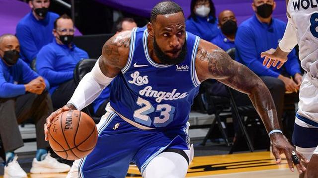 LeBron Jamesten "triple-double"