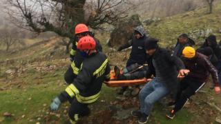 Manisa'da uçuruma düşen çoban kurtarıldı