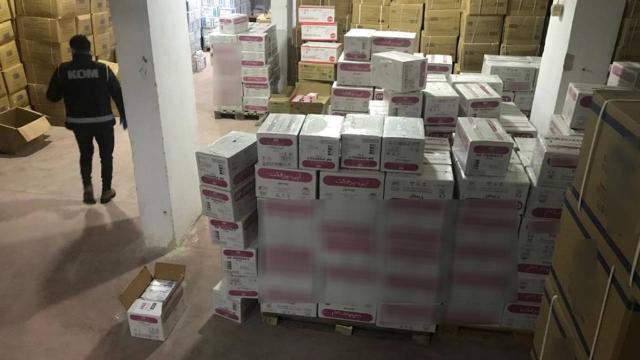 Antalyada 977 bin gümrük kaçağı cerrahi eldiven ele geçirildi