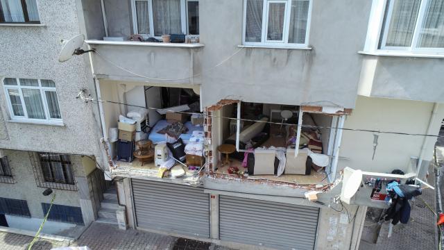 Gaziosmanpaşada patlamanın olduğu binadaki son durum havadan fotoğraflandı
