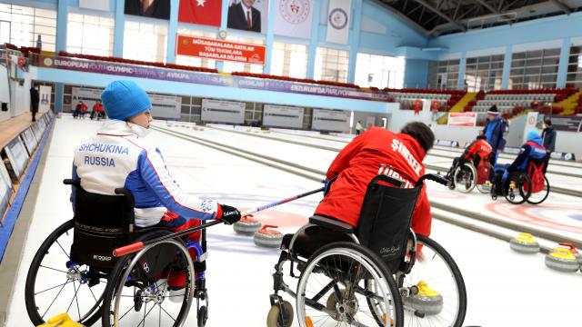 Türkiye ile Rusyanın tekerlekli sandalye curling milli takımları Erzurumda kampta