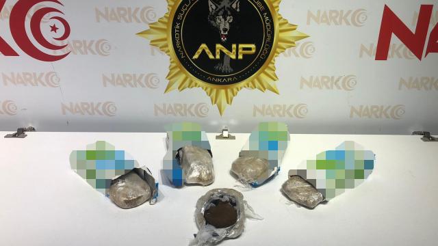 Ankarada bir otomobilde süt kutularına gizlenmiş 1 kilo 620 gram esrar ele geçirildi: 4 gözaltı