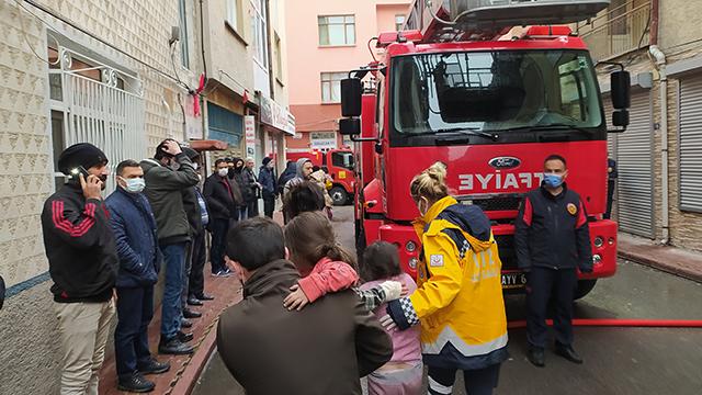 Konyada bina yangını: 10 kişi hastaneye kaldırıldı