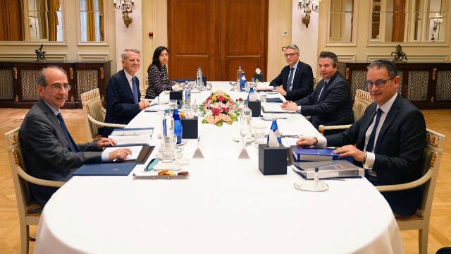 İstişari görüşmeler Atinada yapıldı
