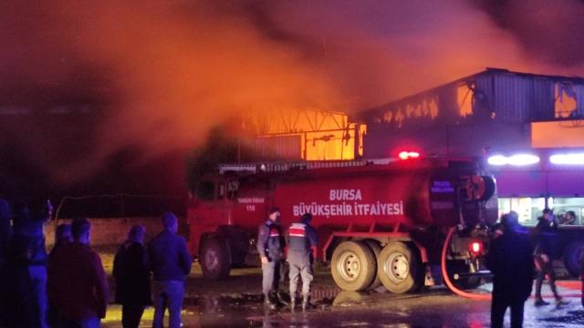 Bursada karton fabrikasında yangın