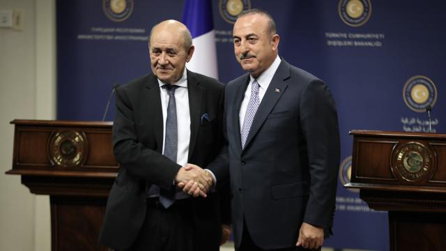 Bakan Çavuşoğlu Fransız mevkidaşı ile görüştü