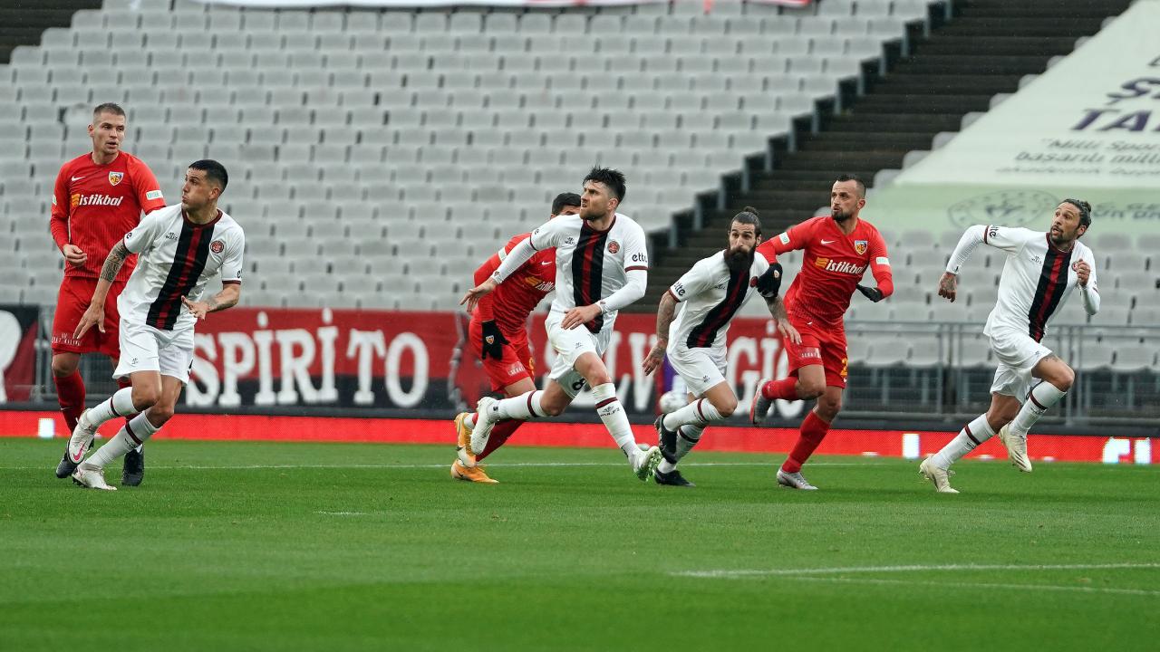 Fatih Karagümrük 3 puanı 3 golle aldı