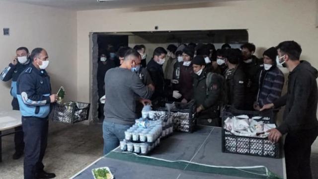 Yurda yasa dışı yollardan giren 82 kişi yakalandı
