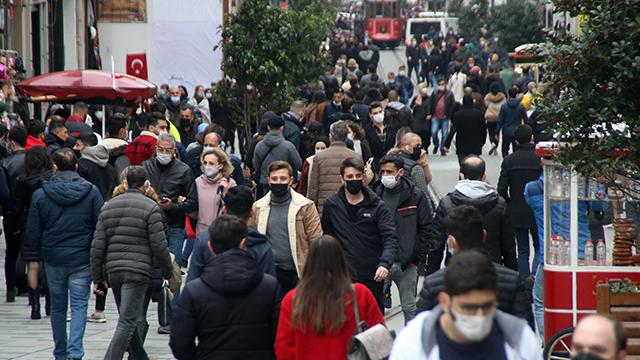 İstiklal Caddesinde korkutan kalabalık