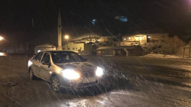 Kop Dağı Geçidinde kar yağışı ve tipi etkili oluyor