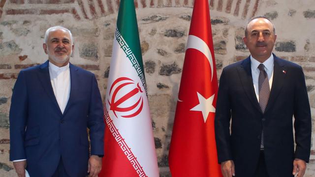 Bakan Çavuşoğlu, İranlı mevkidaşı ile bir araya geldi