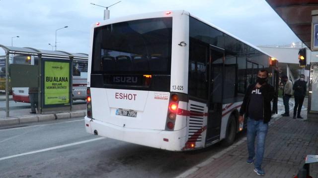 HES kodu göstermeden otobüse bindi, kendisini uyaranı bıçakladı