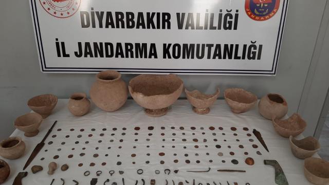 Diyarbakırda 160 tarihi eser ele geçirildi, 5 şüpheli yakalandı