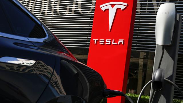 Tesla iki müşterisine rekor tazminat davası açtı