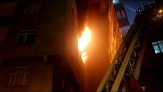 Şişli'de lastik deposunda yangın