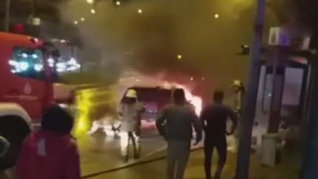 İstanbulda seyir halindeki araçta yangın